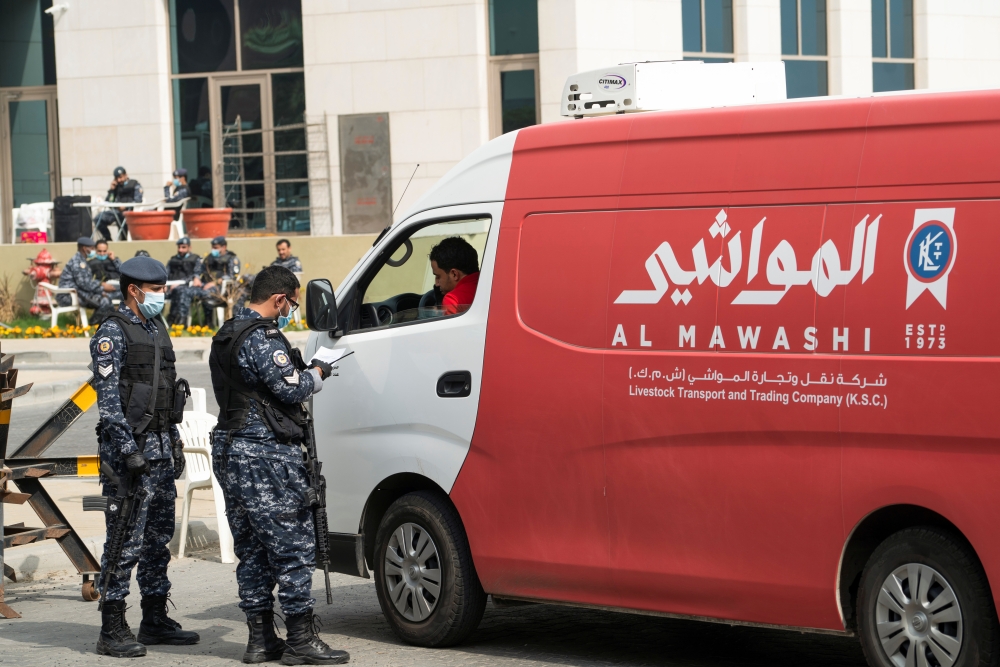 Kuwaiti special forces wearing protective masks guard the entrance to a hotel, where people evacuated from Iran are being held in quarantine, in Fahaheel, Kuwait February 24, 2020. Reuters/Stephanie McGehee