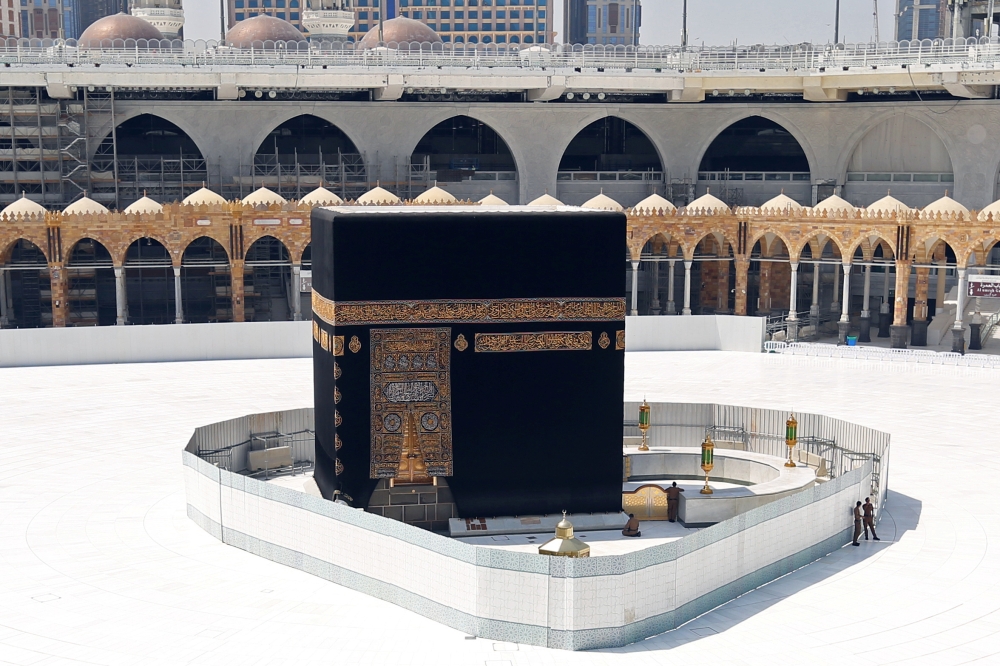 General view of Kaaba at the Grand Mosque which is almost empty of worshippers, after Saudi authority suspended umrah (Islamic pilgrimage to Mecca) amid the fear of coronavirus outbreak, at Muslim holy city of Mecca, Saudi Arabia March 6, 2020. REUTERS/Ga