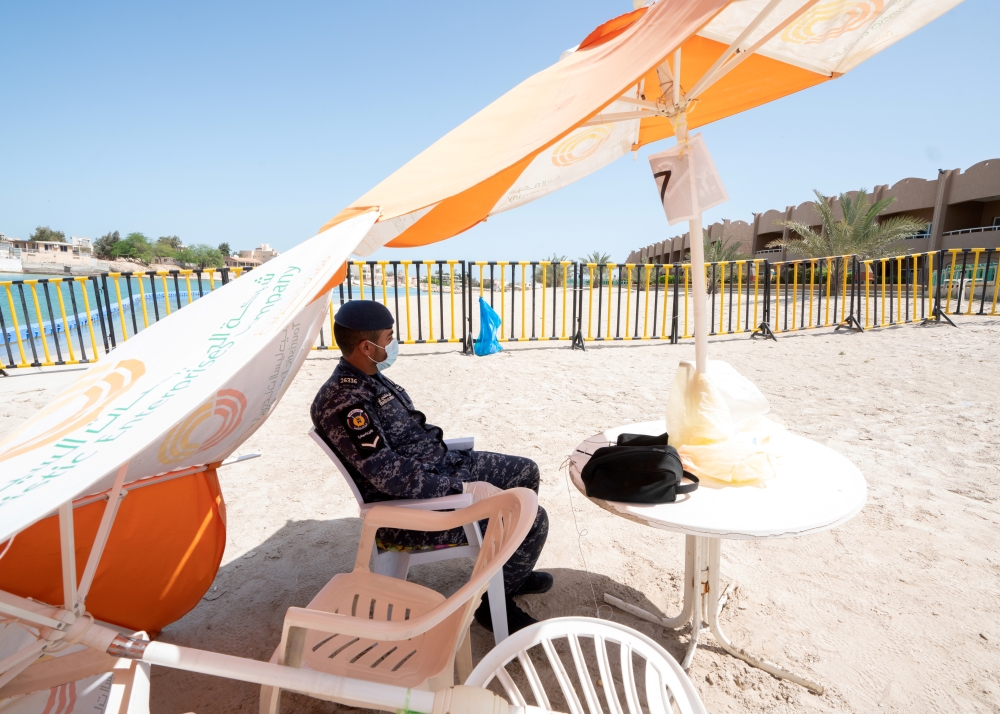 A Kuwait Ministry of Interior Special Forces officer stands guard following coronavirus disease (COVID-19) outbreak at Khairan Resort, used as a quarantine centre in Khairan, Kuwait March 19, 2020. Reuters/Stephanie McGehee