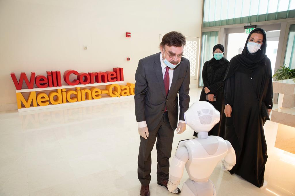 HH Sheikha Moza bint Nasser, Chairperson of Qatar Foundation (right), HE Dr. Hanan Mohamed Al Kuwari, Minister of Public Health, and Dr. Javaid Sheikh, Dean of WCM-Q with ‘Pepper’ the robot.