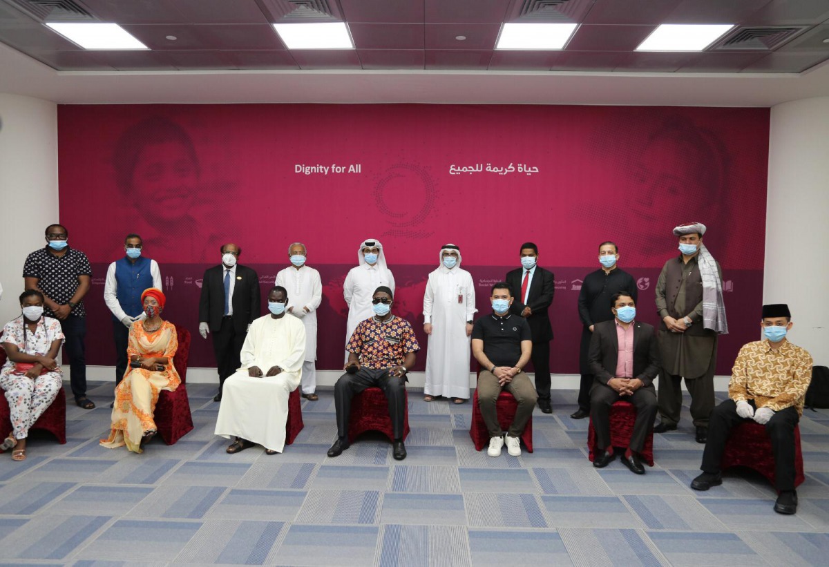 Photo caption : Officials of Ministry of Interior, Ministry of Labour anf Qatar Charity pose for a group photo with community leadets after distribution of coupons as part of 