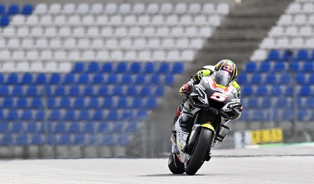 Esponsorama Racing French rider Johann Zarco rides during the fourth training of Moto GP Austrian Grand Prix at Red Bull Ring circuit in Spielberg, Austria on August 15, 2020. / AFP / JOE KLAMAR