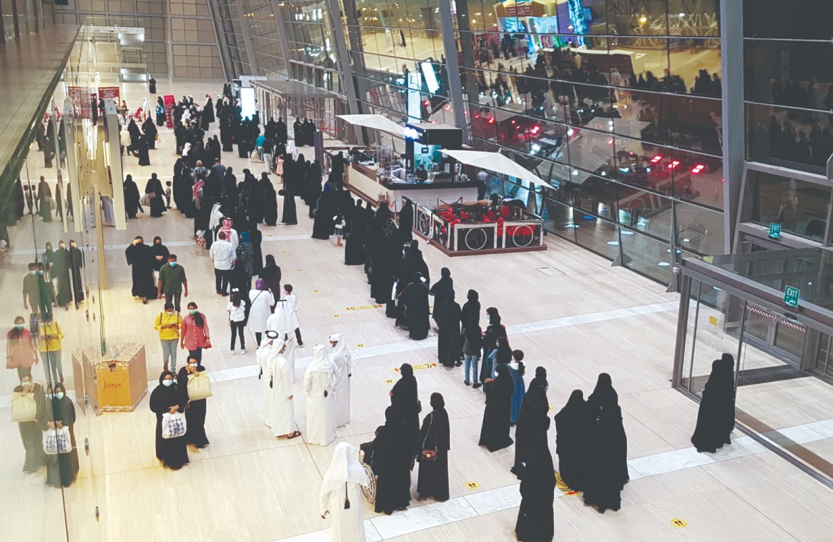 Visitors queueing up at the entrance of the ongoing Doha Trade Fair 2020 at the Doha Exhibition and Convention Center (DECC), on Monday.  PIX: ABDUL BASIT/THE PENINSULA 