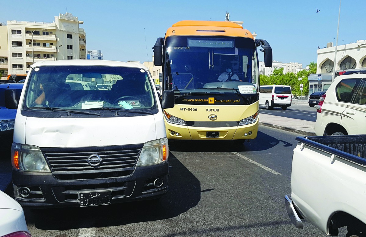 Photos show vehicles parked along the road without their drivers. The MoI in a series of tweet has warned against motorists leaving their cars while engines are running. Pic: Abdul Basit / The Peninsula