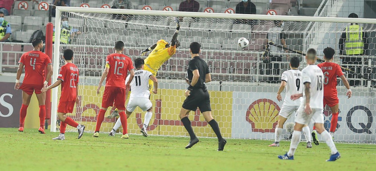 Al Sadd's Baghdad Bounedjah (fourth left) scoring their third goal against Al Duhail in yesterday's 
Amir Cup semi-final played at the Abdullah bin Khalifa Stadium yesterday. Pictures: Anvar Sadath