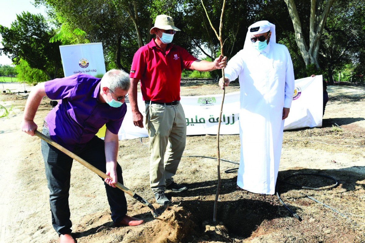 Officials of MME and players of Al Rayan Sport Club plant a tree in Al Rayan Park as part of the initiative.
