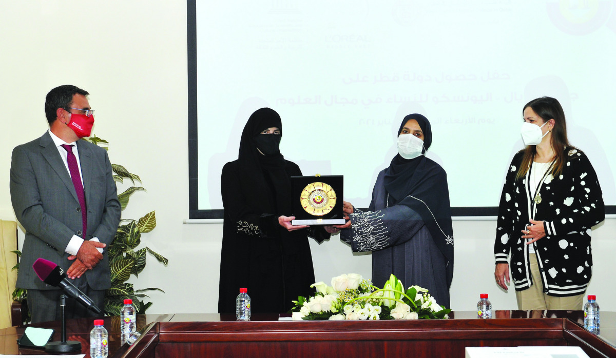 Dr. Hamda Al Sulaiti (second right), Secretary-General, Qatar National Commission for Education, Culture and Science, presenting the L’Oréal-Unesco For Women in Science Middle East Young Talent award to Dr. Isra Yousef Marei. Dr. Anna Paolini (right), Dir