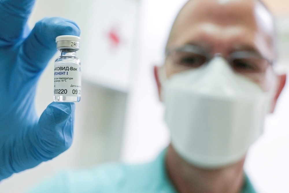 A medical worker holds a vial of the Russian Sputnik V coronavirus vaccine in Belgrade, Serbia, January 6, 2021. REUTERS/Fedja Grulovic//File Photo