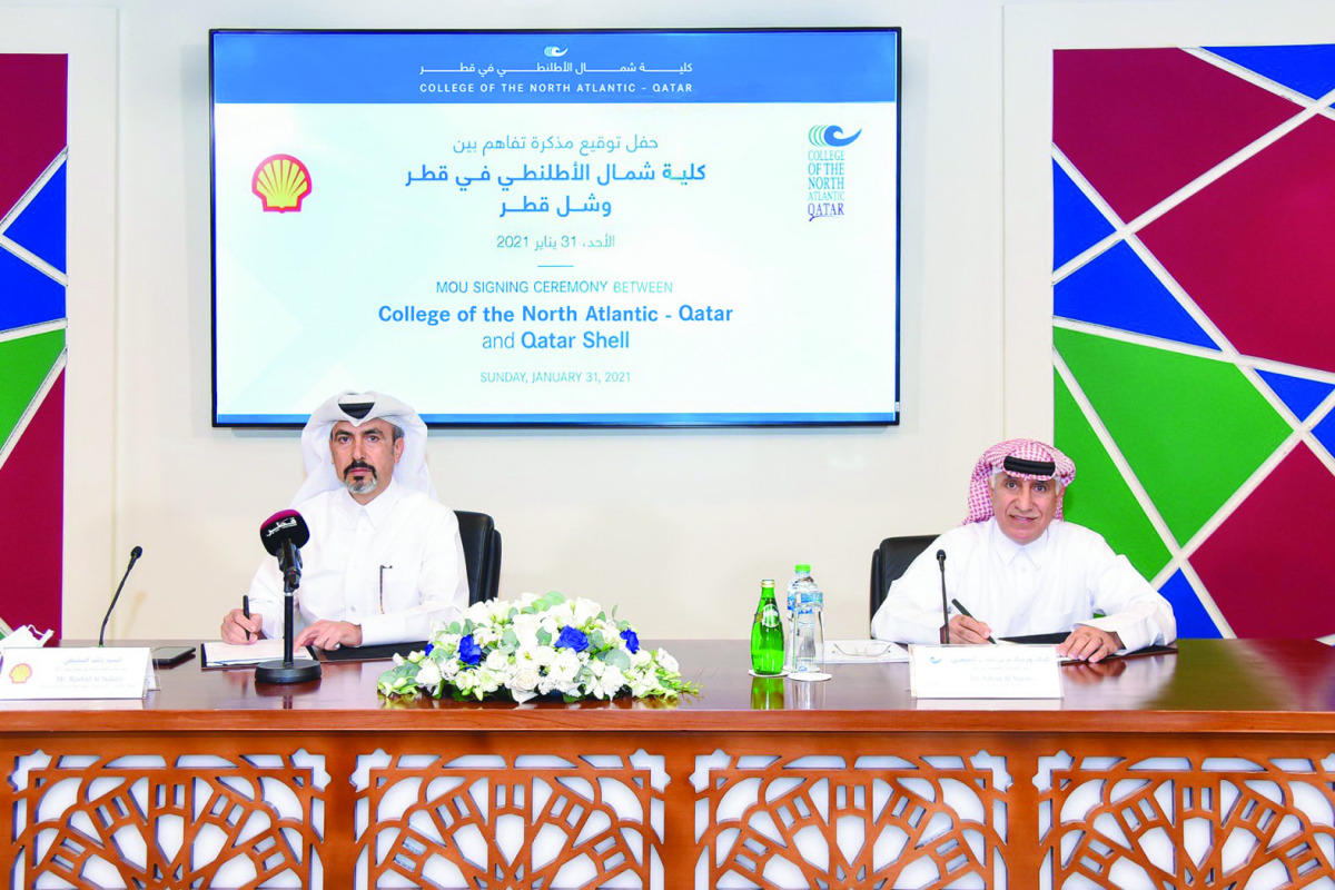 Qatar Shell Pearl GTL Deputy General Manager, Rashid Al Sulaiti, and President of CNA-Q, Dr. Salem Al Naemi, signing the MoU yesterday.