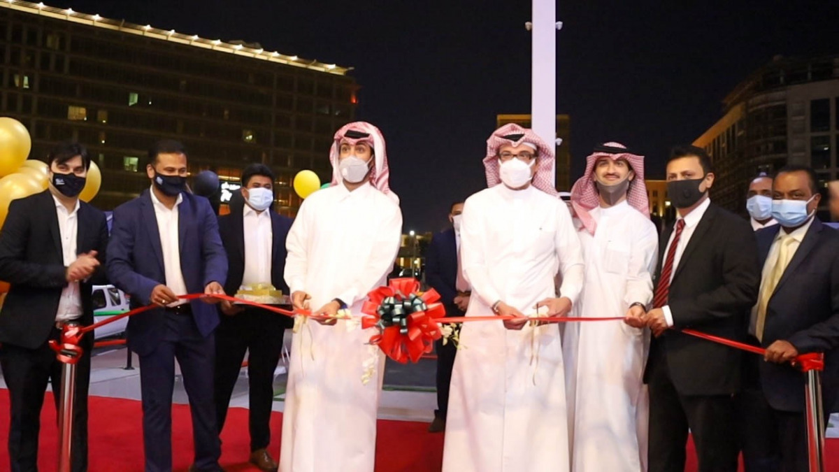 Ahmed Mahdi A Al Majed, Chairman of Al Majed Group; Nasr Al Majed, Executive Director of Al Majed Group; and other officials from the Al Majed Group inaugurating the store.