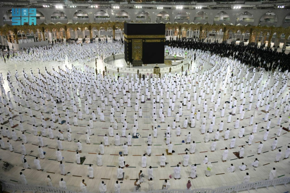 Muslims, maintaining social distancing, perform late night prayers on the night of 27th Ramadan in the Grand Mosque during the holy month of Ramadan, in the holy city of Mecca, Saudi Arabia, May 9, 2021. Saudi Press Agency/Handout via REUTERS