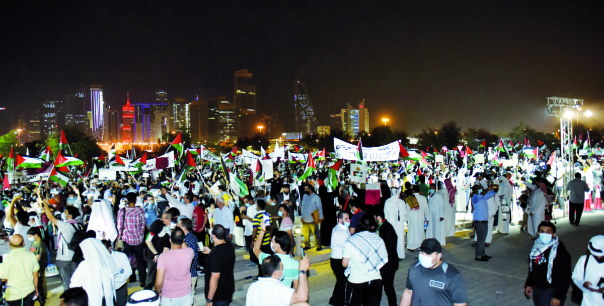 Thousands of people in Qatar joined a gathering held in solidarity with the people of Palestine, at Imam Muhammad bin Abdulwahhab Mosque, yesterday. Pics: Abdul Basit / The Peninsula 