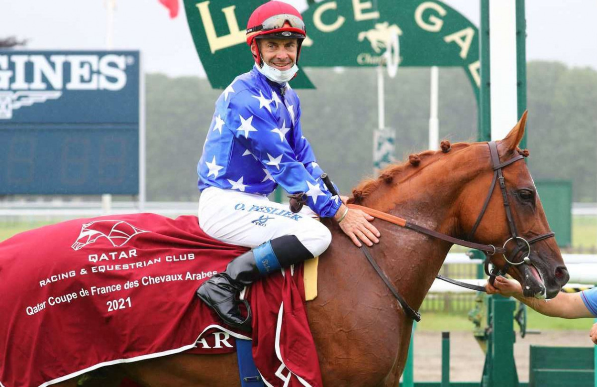 Jockey Oliver Peslier poses with Samlla after the victory.