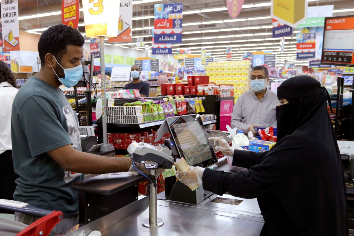 People wearing protective face masks and gloves shop at a supermarket in Riyadh, Saudi Arabia. (Reuters/Ahmed Yosri/File Photo)