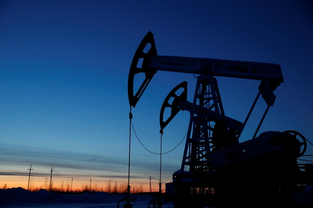 Pump jacks are seen outside the West Siberian city of Kogalym, Russia, January 25, 2016. REUTERS/Sergei Karpukhin/File Photo