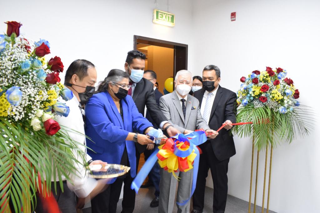 Ambassador of the Philippines to Qatar, Alan L Timbayan, with BLS officials and embassy staff, inaugurating the new Philippine e-Passport Renewal Center.