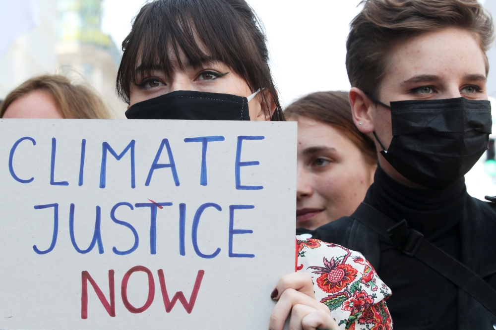 :Climate activist Anuna De Wever takes part among others in a Climate March ahead of the COP26 climate summit, in Brussels, Belgium October 10, 2021. REUTERS/Yves Herman