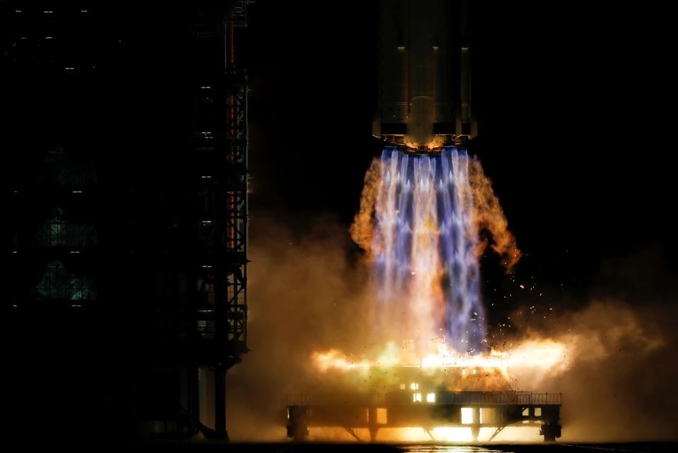 The Long March-2F Y13 rocket, carrying the Shenzhou-13 spacecraft and three astronauts in China's second crewed mission to build its own space station, launches at Jiuquan Satellite Launch Center near Jiuquan, Gansu province, China October 16, 2021. REUTERS/Carlos Garcia Rawlins
