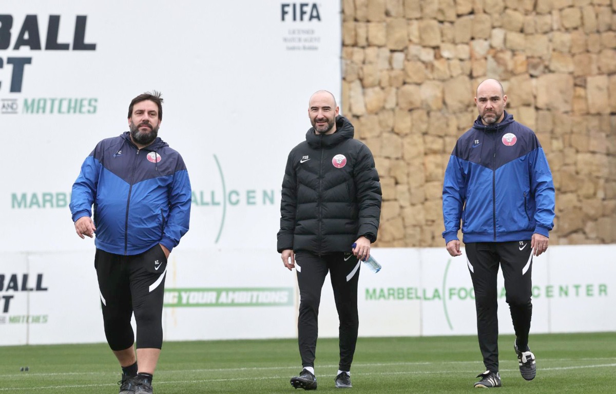 Qatar coach Felix Sanchez (right)