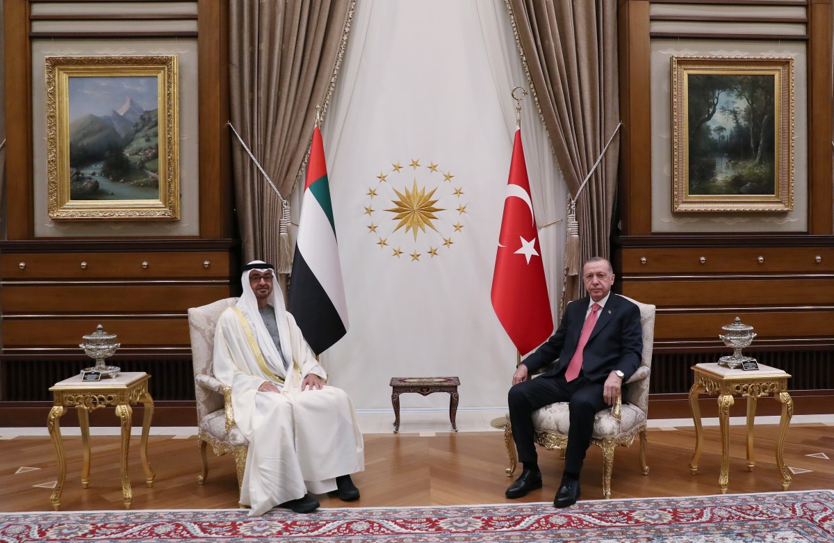 Turkish President Tayyip Erdogan and Abu Dhabi Crown Prince Sheikh Mohammed bin Zayed al-Nahyan, the UAE\'s de facto ruler, meet in Ankara, Turkey, November 24, 2021. Murat Cetinmuhurdar/Presidential Press Office/Handout via Reuters 