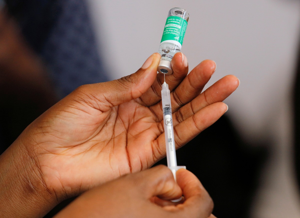 FILE PHOTO: A nurse prepares a dose of the of coronavirus disease (COVID-19) vaccine during the vaccination campaign at the Ridge Hospital in Accra, Ghana, March 2, 2021. REUTERS/Francis Kokoroko/File Photo
