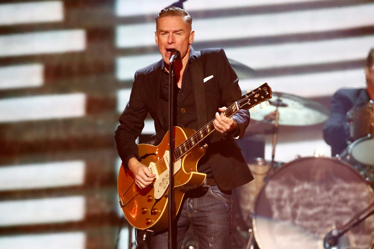 FILE PHOTO: Singer Bryan Adams performs during the closing ceremony for the Invictus Games in Toronto, Ontario, Canada September 30, 2017. REUTERS/Mark Blinch/File Photo
