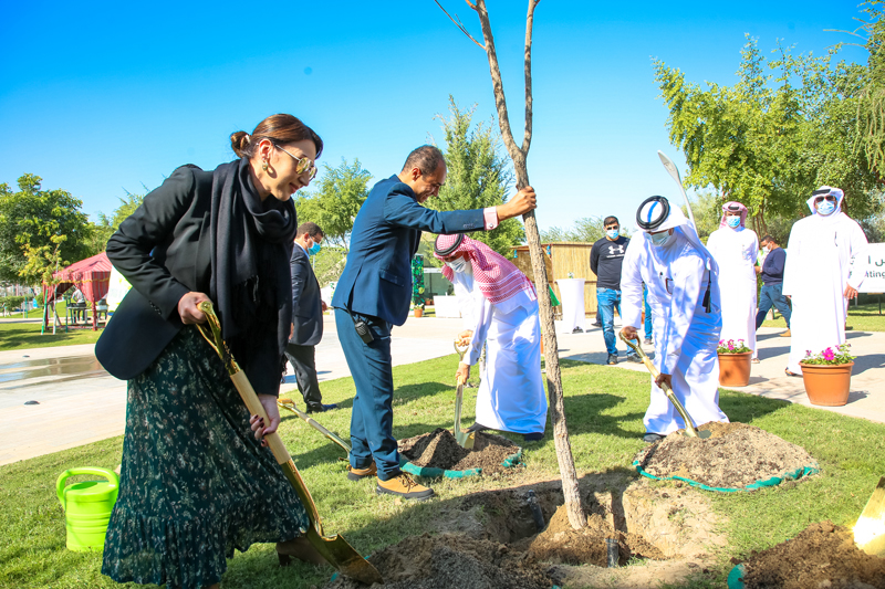 Natalie Baker, Chargé d’Affaires at US Embassy in Qatar, and other officials planting a tree under QBG’s ‘Ghars’ campaign, marking campaign’s 2000th tree, at Qur’anic Botanic Garden.  