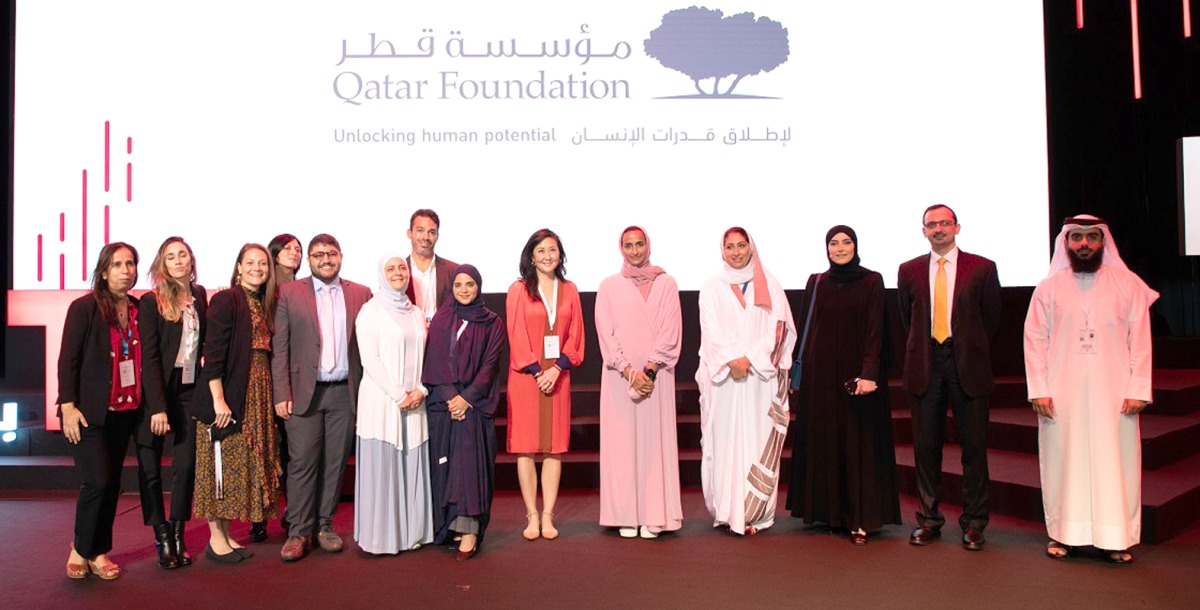 H E Sheikha Hind bint Hamad Al Thani, Vice-Chairperson and CEO of Qatar Foundation, with TEDinArabic guests and organisers. 