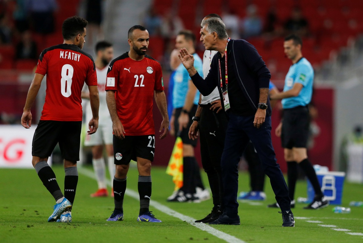 Egypt coach Carlos Queiroz gives instructions to Mohamed Magdi.