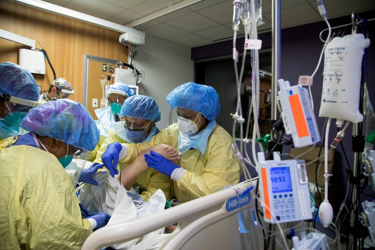 FILE PHOTO: A respiratory therapist and six nurses prone a coronavirus disease (COVID-19) patient inside the intensive care unit of Humber River Hospital in Toronto, Ontario, Canada April 19, 2021. REUTERS/Carlos Osorio/File Photo
