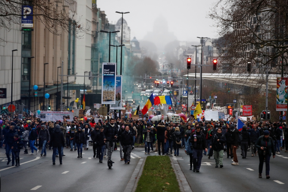 People attend a demonstration against the Belgian government's restrictions imposed to contain the spread of the coronavirus disease (COVID-19) in Brussels, Belgium, December 19, 2021. REUTERS/Johanna Geron
