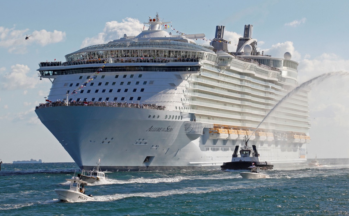 FILE PHOTO: Royal Caribbean International's cruise ship 'Allure of the Seas' enters its new home port in Fort Lauderdale as seen from nearby Hollywood, Florida, November 11, 2010. REUTERS/Joe Skipper/File Photo
