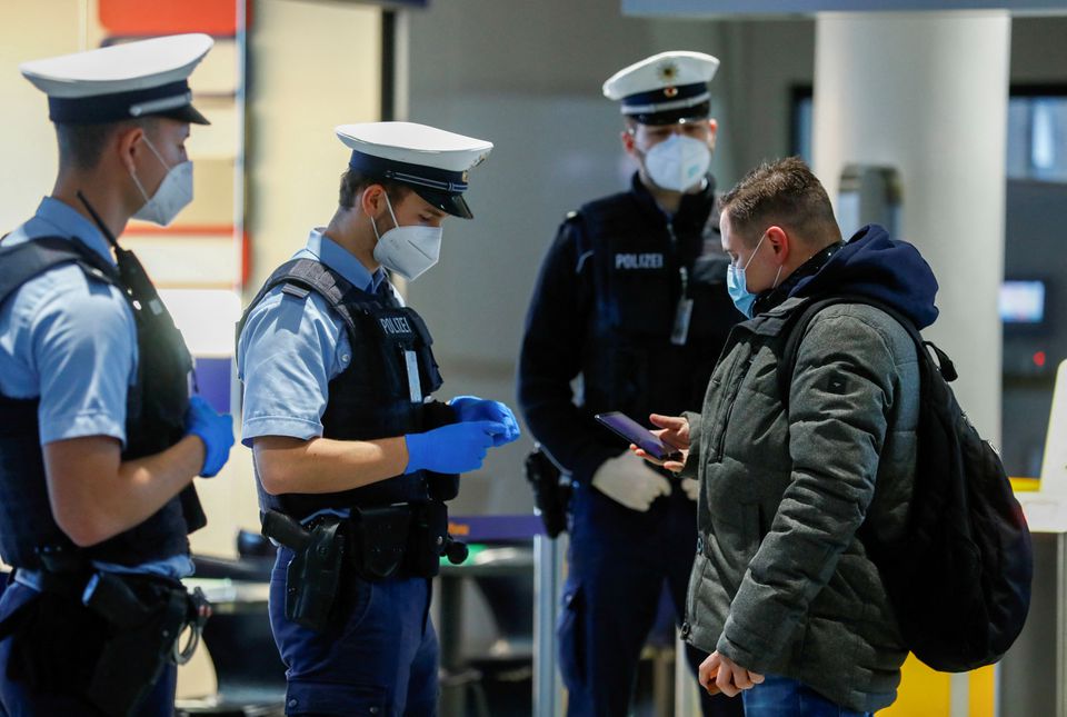 Federal police officers check an air passenger arriving from Britain at the Frankfurt Airport, as the spread of the coronavirus disease (COVID-19) continues, in Frankfurt, Germany, January 30, 2021. REUTERS/Ralph Orlowski