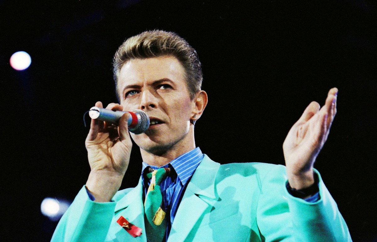 FILE PHOTO: David Bowie performs on stage during The Freddie Mercury Tribute Concert at Wembley Stadium in London, Britain, April 20, 1992. REUTERS/Dylan Martinez/File Photo
