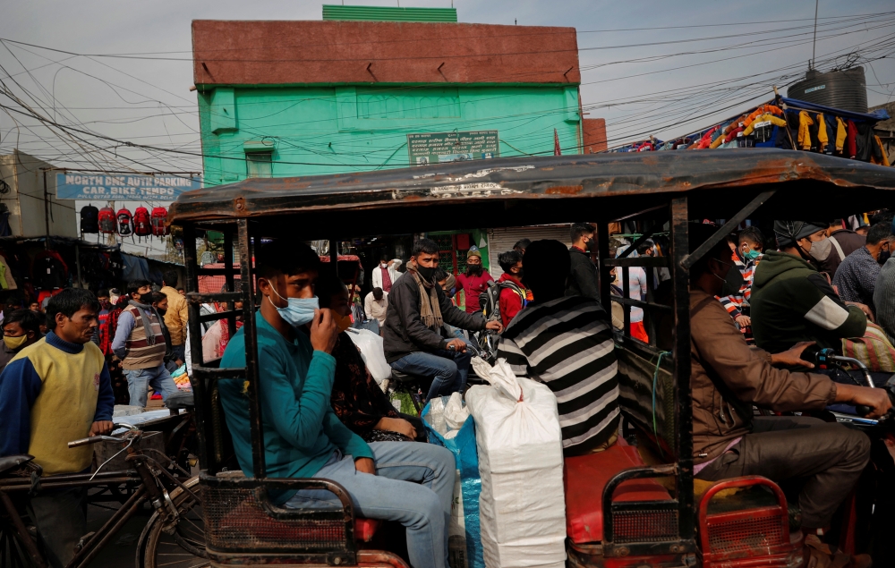 People are seen at a crowded market amidst the spread of the coronavirus disease (COVID-19), in the old quarters of Delhi, India, January 4, 2022. REUTERS/Adnan Abidi