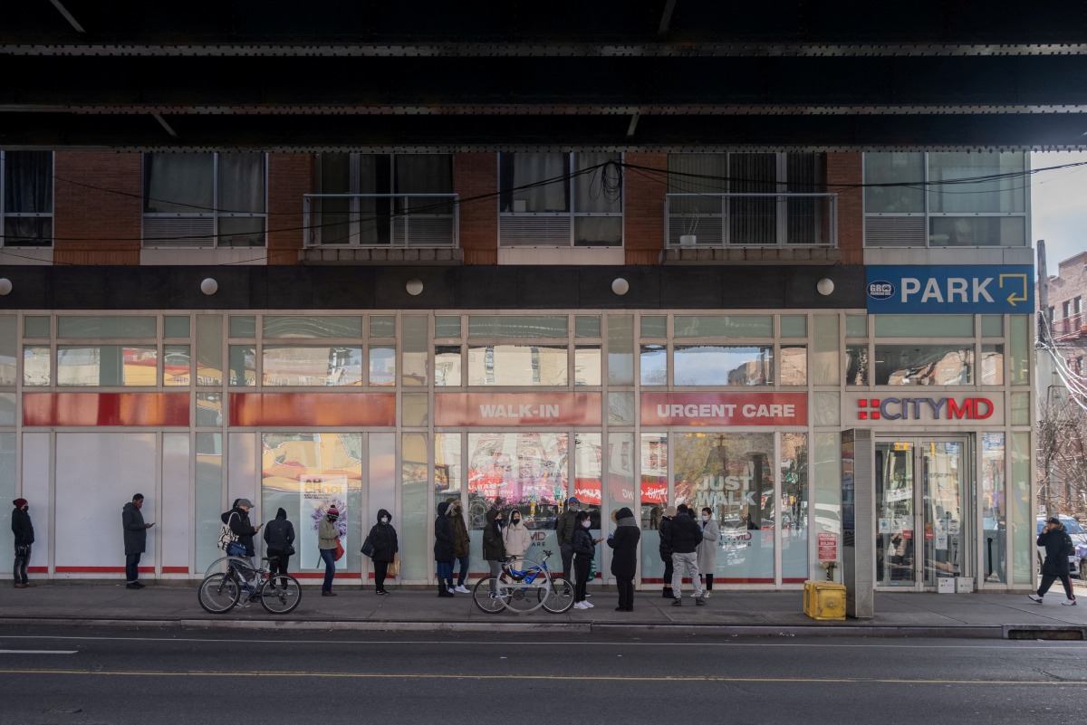 FILE PHOTO: People queue for a coronavirus disease (COVID-19) test at a City MD Urgent Care as the Omicron coronavirus variant continues to spread in the Queens borough of New York City, U.S., December 23, 2021. REUTERS/Jeenah Moon/File Photo
