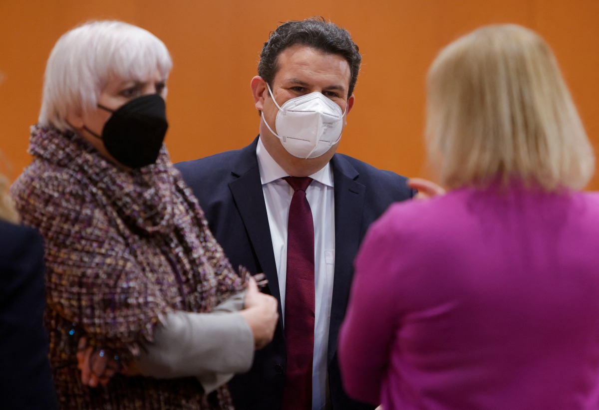 German Commissioner for Culture and the Media Claudia Roth, Labour Minister Hubertus Heil and Interior Minister Nancy Faeser attend the weekly cabinet meeting at the Federal Chancellery in Berlin, Germany February 23, 2022. REUTERS/Michele Tantussi/Pool
