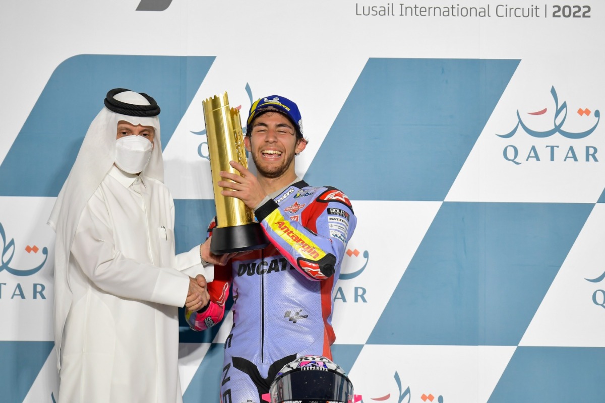 Chairman of Qatar Tourism and Qatar Airways Group Chief Executive, H E Akbar Al Baker presents the winner's trophy to Enea Bastianini.