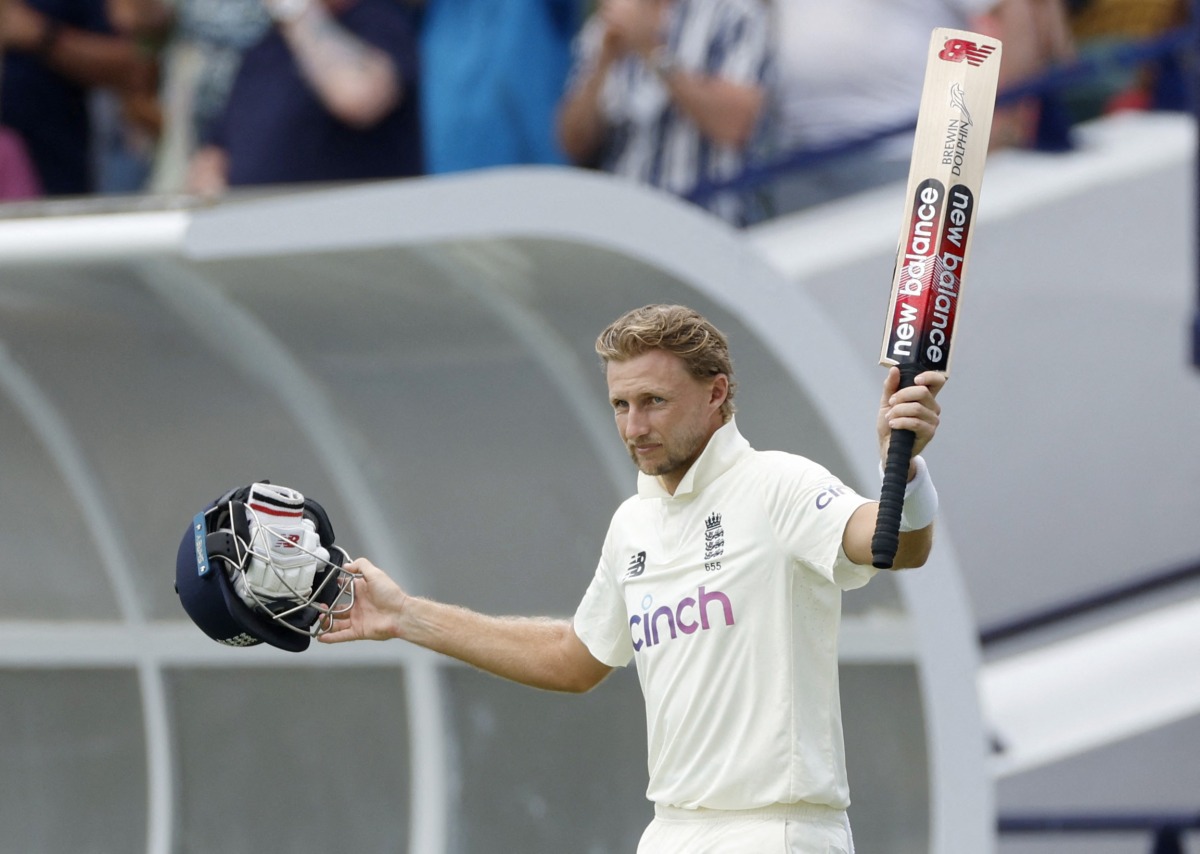 England's Joe Root acknowledges the crowd after losing his wicket for 153 runs Action Images via Reuters/Jason Cairnduff