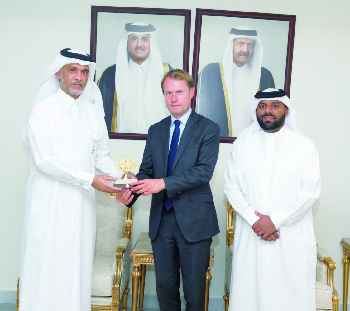 Ambassador of France H E Jean-Baptiste Faivre being honoured by Assistant Undersecretary for Public Services Affairs at the Ministry of Municipality, Sherida Sultan Al Rumaihi, during the workshop yesterday. 