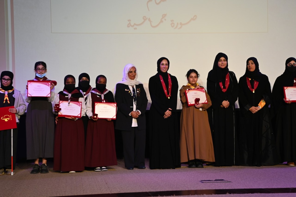 Minister of Education and Higher Education H E Buthaina bint Ali Al Jabr Al Nuaimi; Assistant Undersecretary for Educational Affairs Fawzia Abdulaziz Al Khater; and other officials and students during the honouring ceremony.