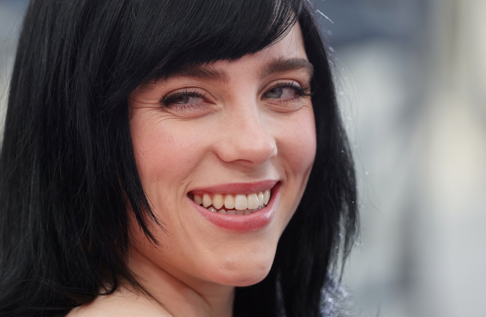 Billie Eilish poses on the red carpet during the Oscars arrivals at the 94th Academy Awards in Hollywood, Los Angeles, California, U.S., March 27, 2022. REUTERS/Mike Blake/File Photo