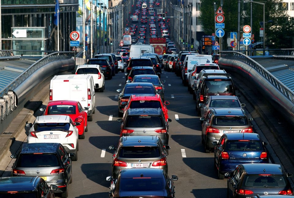 Cars are seen stuck in a traffic jam in central Brussels, Belgium, April 29, 2019. REUTERS/Francois Lenoir/File Photo


