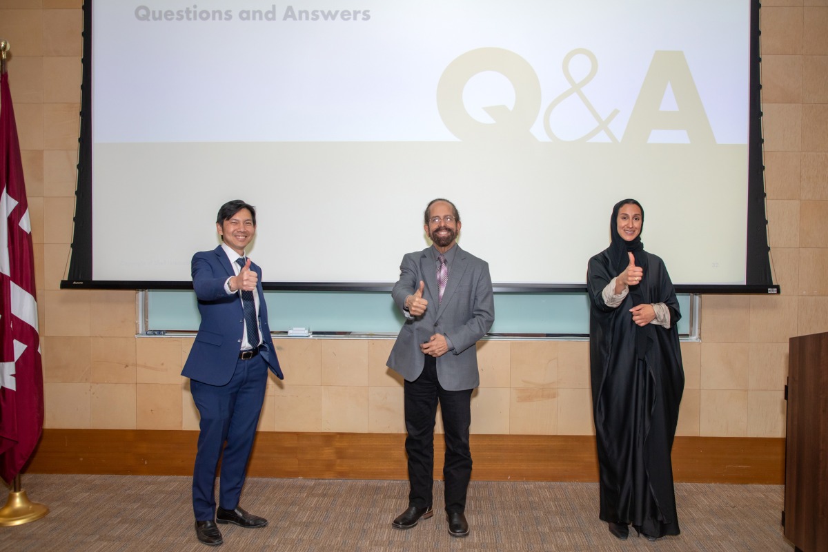 Maryam Al Mannai (right), with Dean César Malavé (centre). 