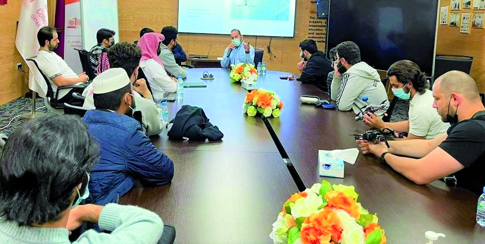 Qatar University students with a Boeing official during a meeting. 