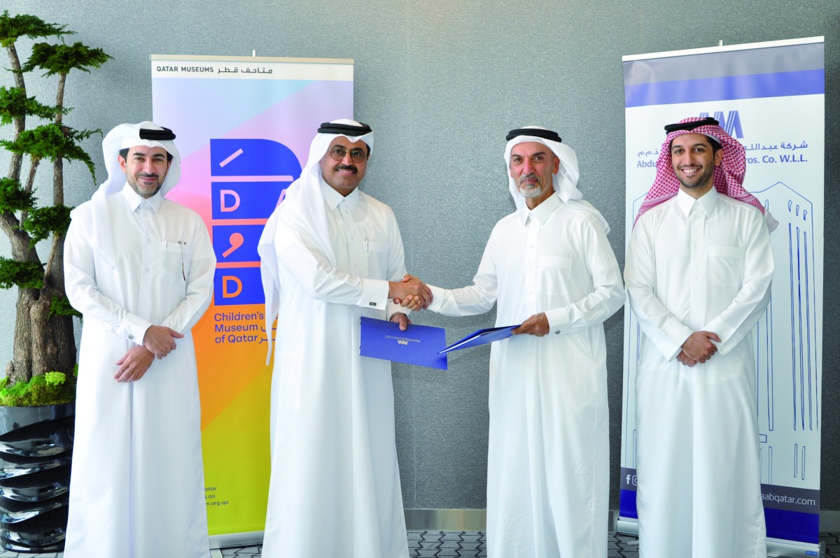 Dadu’s President, Dr. Mohammed Al Sada; AAB President, Dr. Nasser Al Abdulghani; and other officials on the occasion of agreement signing. 
