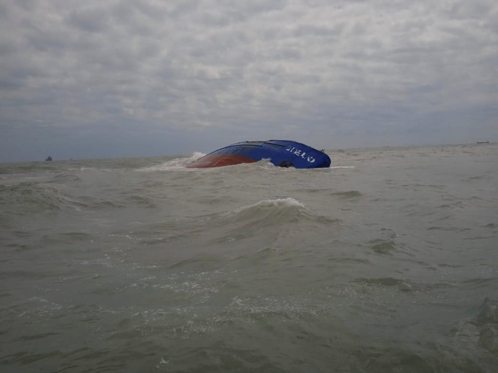 A merchant fuel ship sinks off the coast of Gabes, Tunisia, in this handout picture obtained by REUTERS on April 17, 2022. Tunisian Defence Ministry/Handout via REUTERS