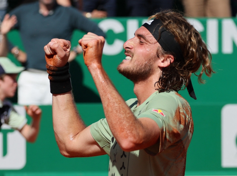 April 17, 2022 Greece's Stefanos Tsitsipas celebrates winning the final match against Spain's Alejandro Davidovich Fokina REUTERS/Denis Balibouse