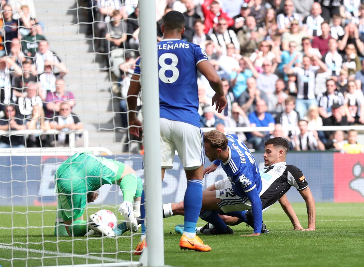 Newcastle United's Bruno Guimaraes scores their first goal REUTERS/Scott Heppell 