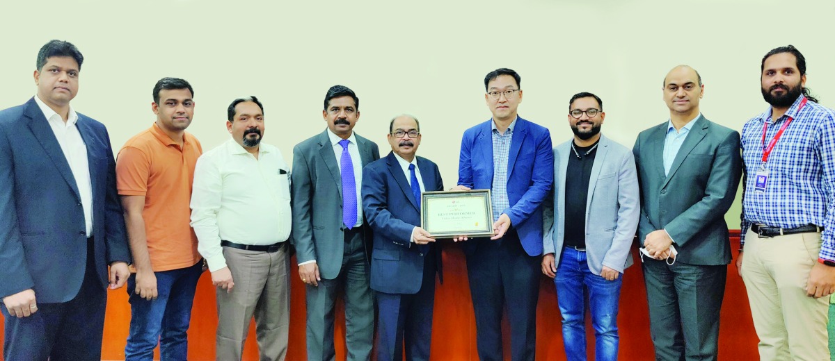 CV Rappai, Director and CEO, Video Home, receiving award from Jae Hong Son, Service Director, LG Electronics, Middle East and Gulf Service division, along with  Rohit Pandit, COO, Video Home and service team.